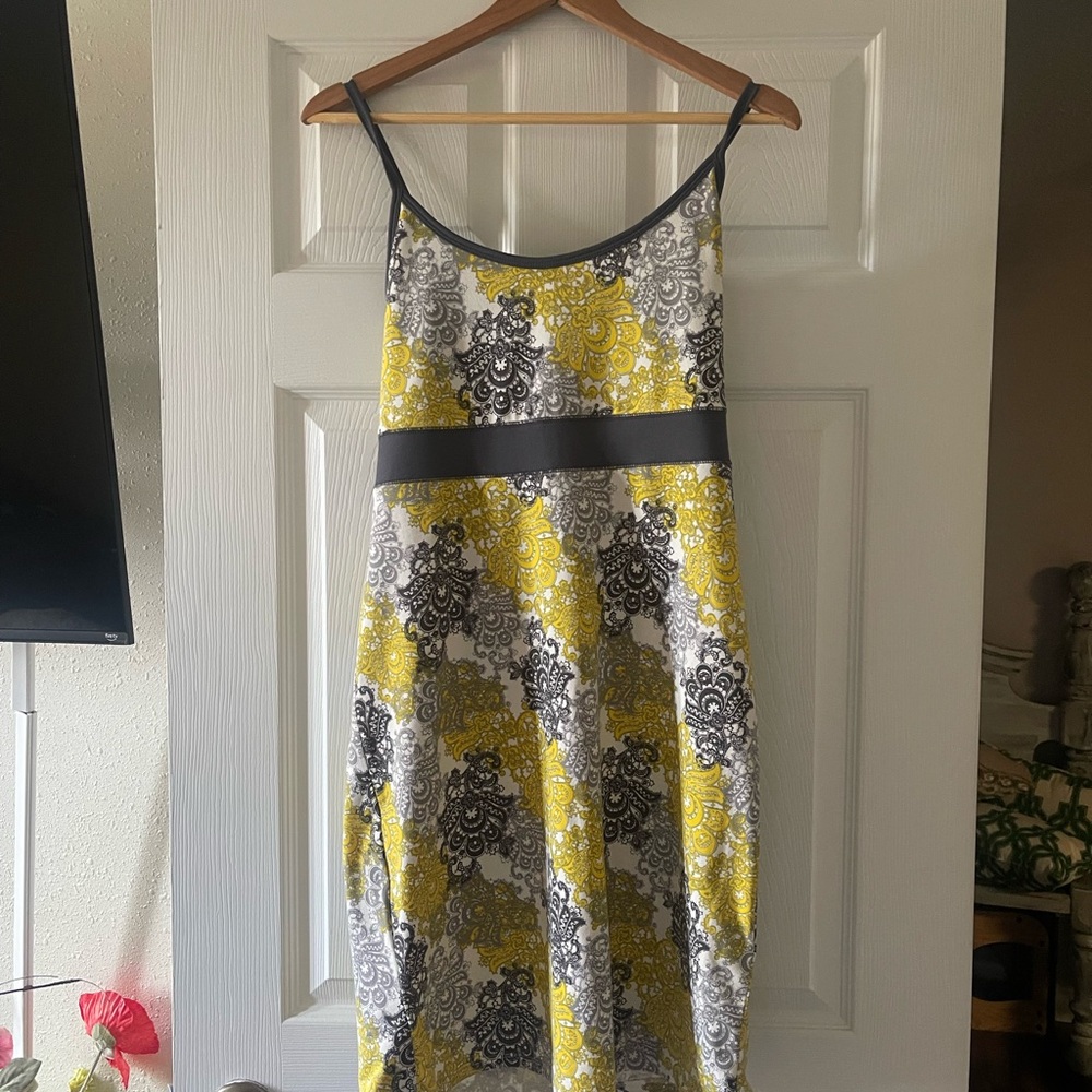 Soybu Black and Yellow Stretch Athletic Mini Dress